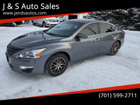 2015 Nissan Altima for sale at J & S Auto Sales in Thompson ND