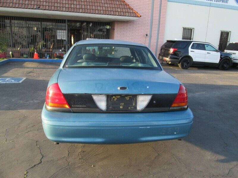 2002 Ford Crown Victoria null photo 8