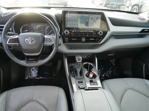 2022 Toyota Highlander Platinum