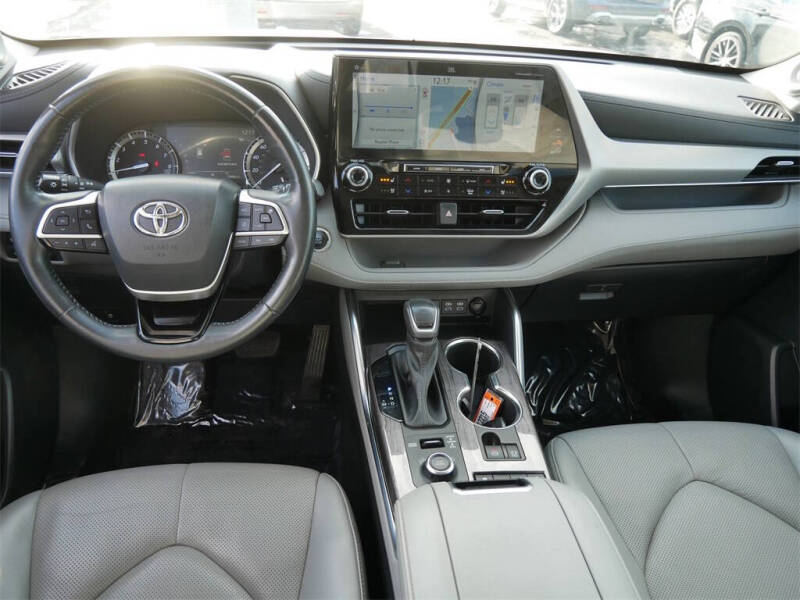 2022 Toyota Highlander Platinum