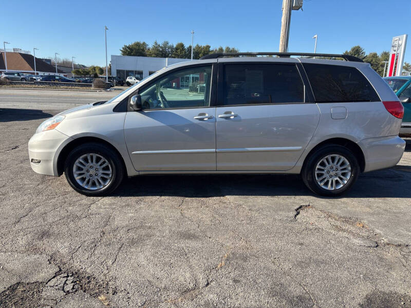 2009 Toyota Sienna LE 7-Passenger