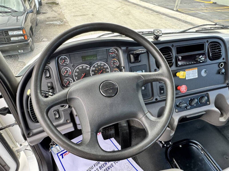 2020 Freightliner M2 106