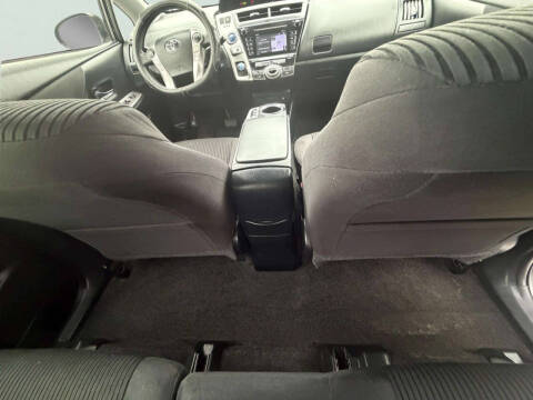 2017 Toyota Prius v Five