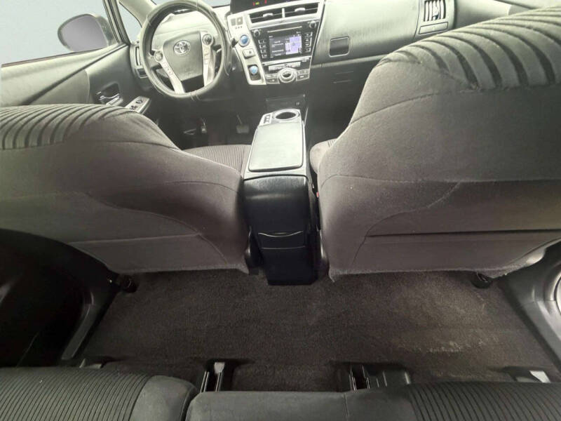 2017 Toyota Prius v Five