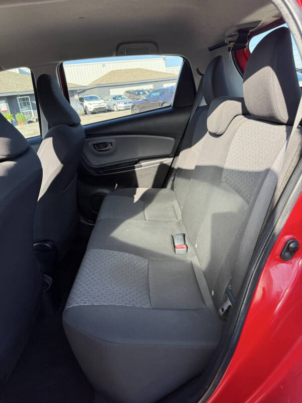 2016 Toyota Yaris 5-Door LE