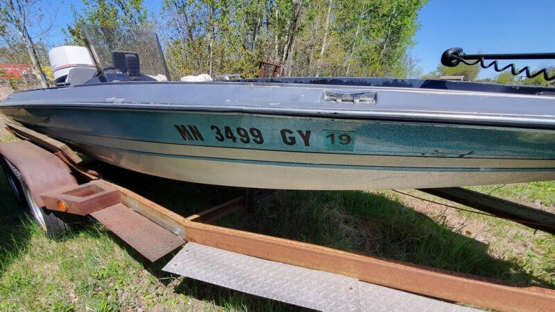 1983 Hydrasport 17'  Boat with Trailer
