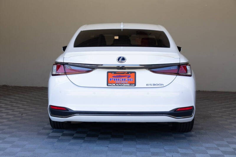 2022 Lexus ES 300h F SPORT