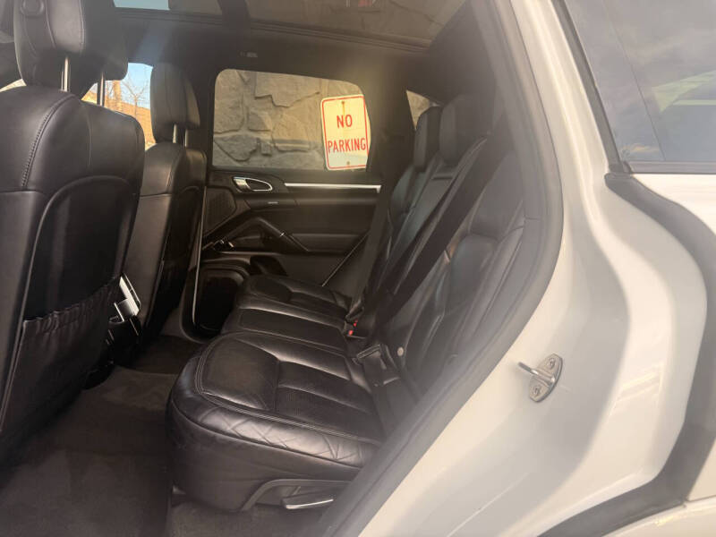 2017 Porsche Cayenne Platinum Edition