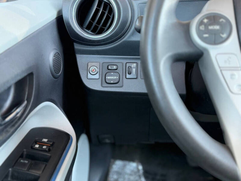 2013 Toyota Prius c Three