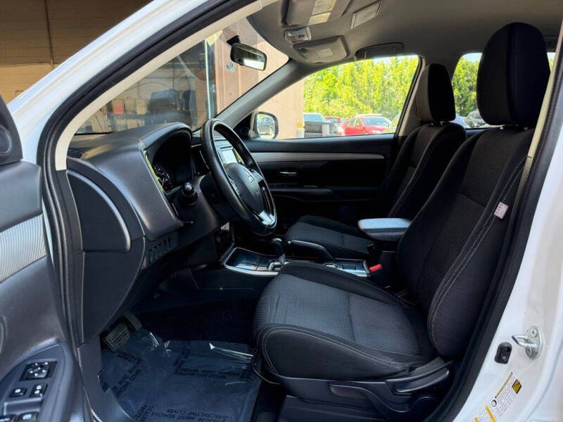 2017 Mitsubishi Outlander ES