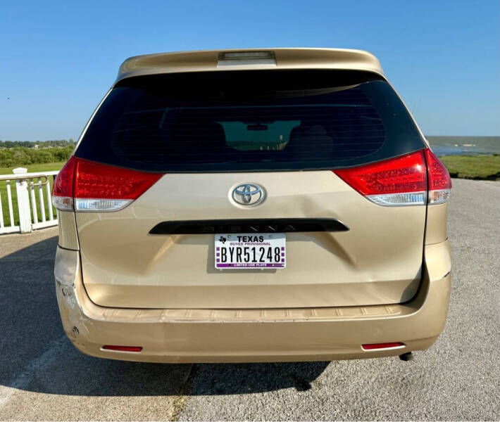 2011 Toyota Sienna Base 7-Passenger