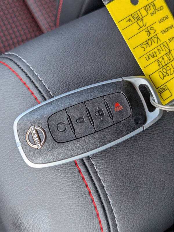 2026 Nissan Kicks SR