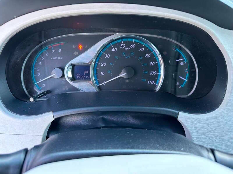 2012 Toyota Sienna XLE 7-Passenger Auto Access Seat