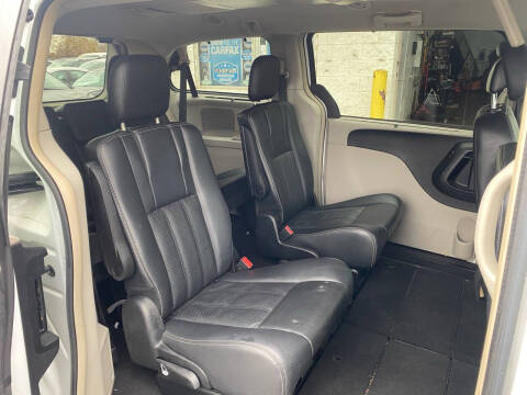 2014 Chrysler Town and Country Touring-L