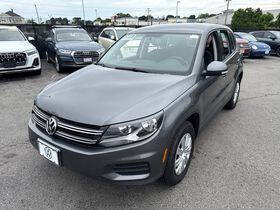 2013 Volkswagen Tiguan S's photo