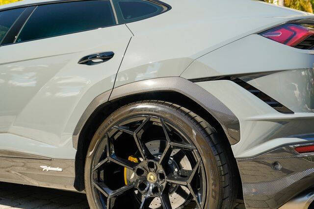 2023 Lamborghini Urus Performante
