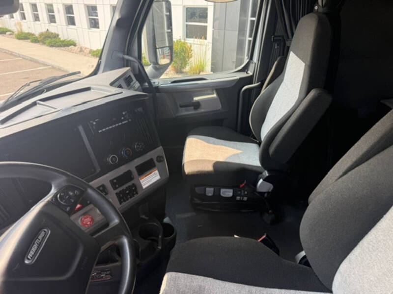 2021 Freightliner Cascadia