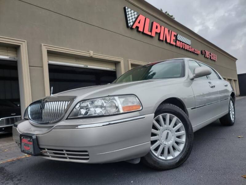 2005 Lincoln Town Car for sale at Alpine Motors Certified Pre-Owned in Wantagh NY