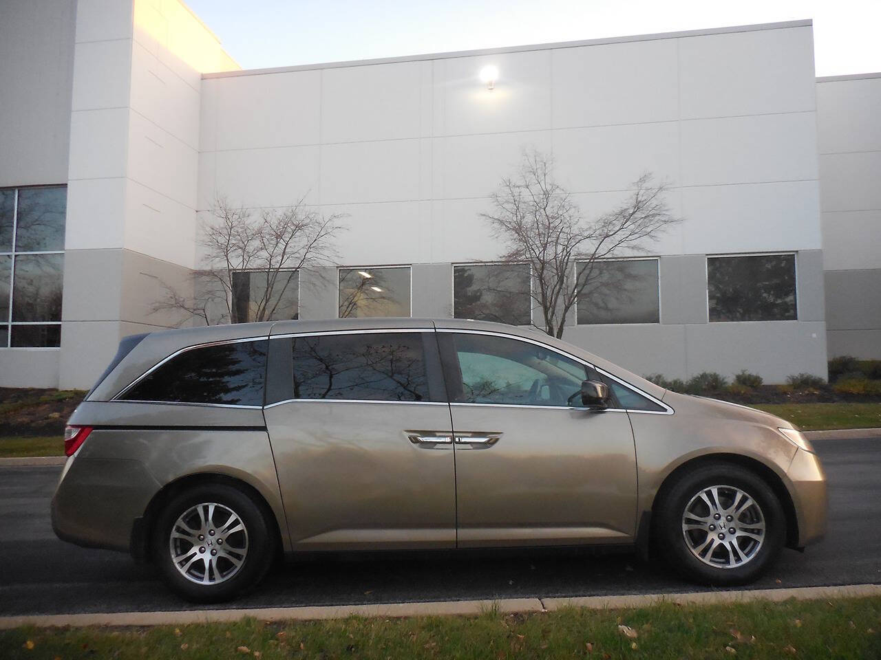 2011 Honda Odyssey for sale at Genuine Motors in Schaumburg, IL