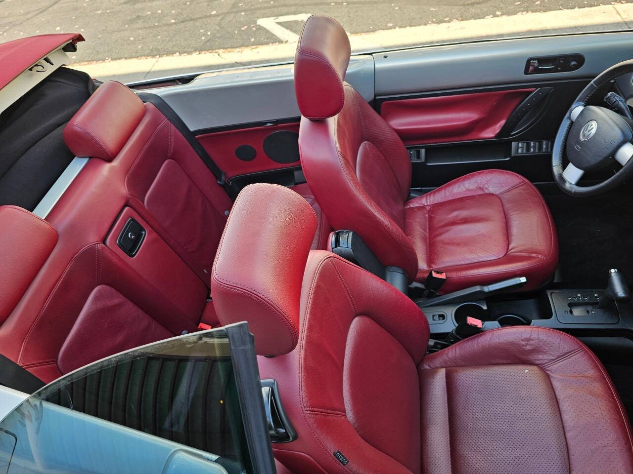 2009 Volkswagen New Beetle Convertible 29