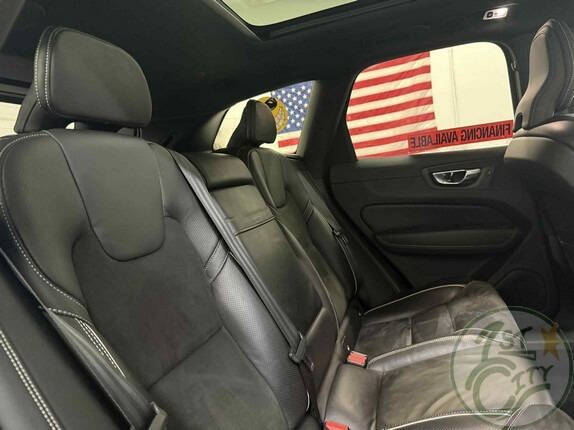 2019 Volvo XC60 T8 eAWD R-Design