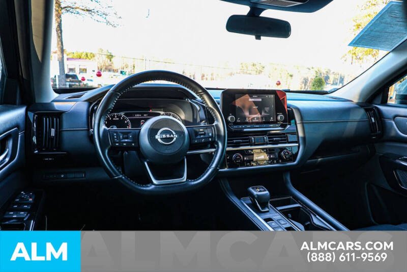 2022 Nissan Pathfinder SV