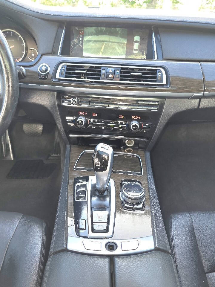 2014 Bmw 7 Series 740i 4dr Sedan - Silver exterior view 13