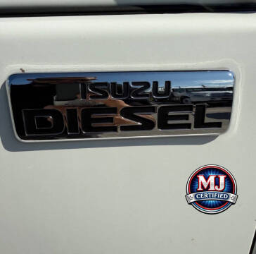 2024 Isuzu NPR-XD CREW CAB