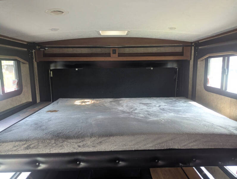 2021 Outdoors RV  Mountain Trax 27TRX / 33ft