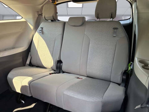 2023 Toyota Sienna LE 8-Passenger