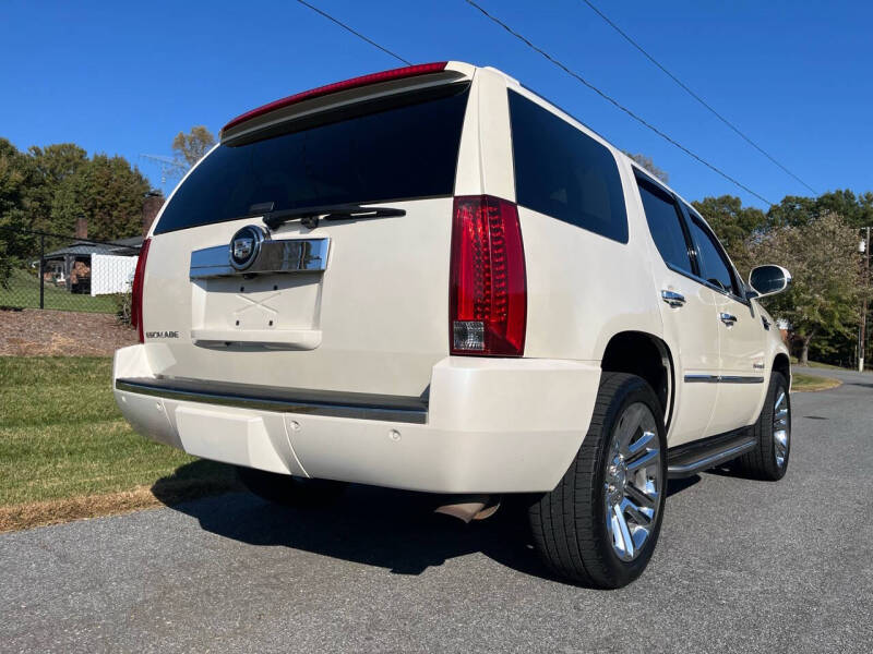 2007 Cadillac Escalade Base photo 8