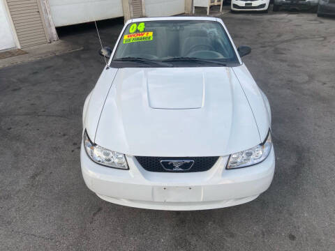 2004 Ford Mustang Deluxe