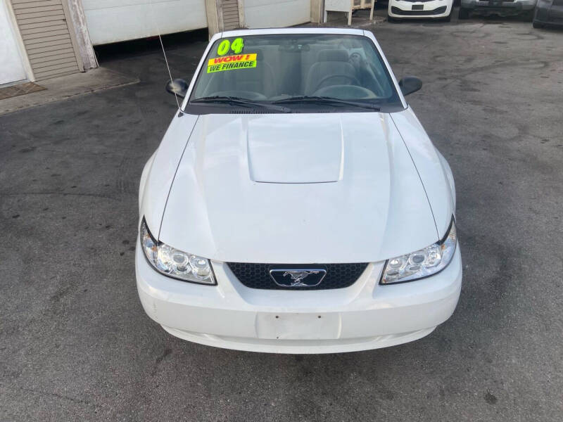 2004 Ford Mustang Deluxe