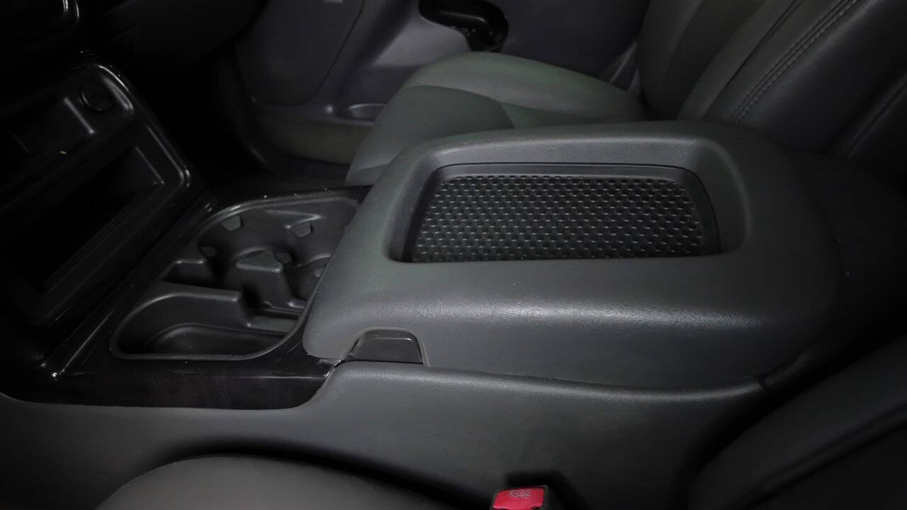 2004 Chevrolet Avalanche 32