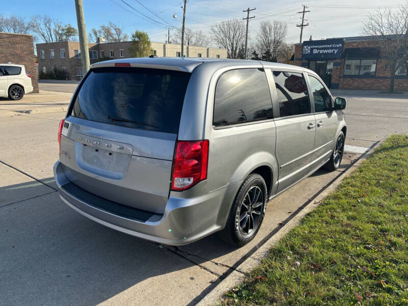 2016 Dodge Grand Caravan SE Plus photo 10