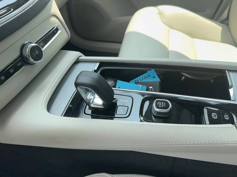 2024 Volvo XC90 B5 Core Bright Theme