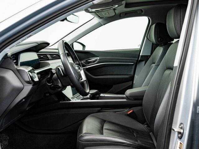2022 Audi e-tron quattro Premium
