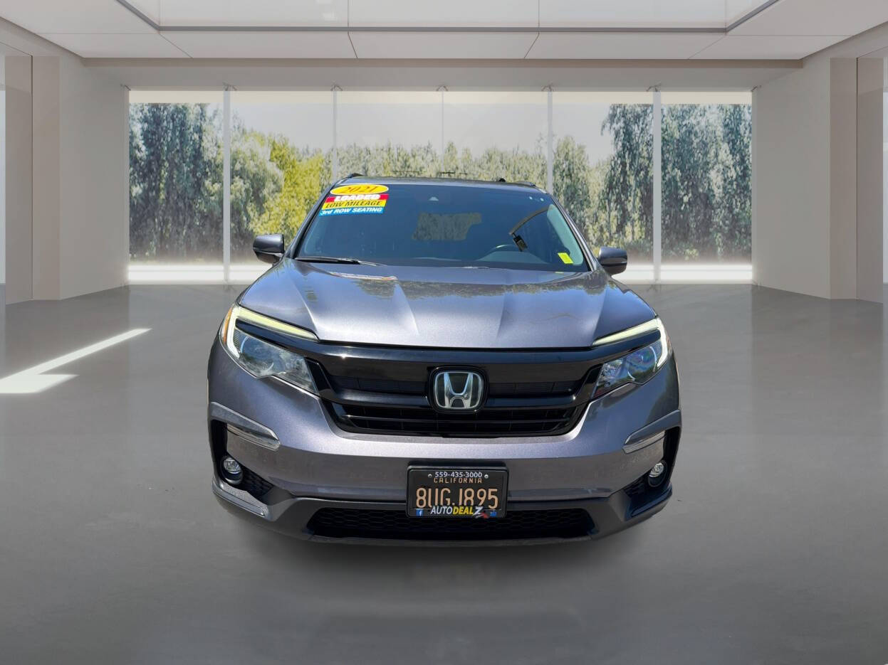 Dk. Gray 2021 Honda Pilot SE SE 4dr SUV 2