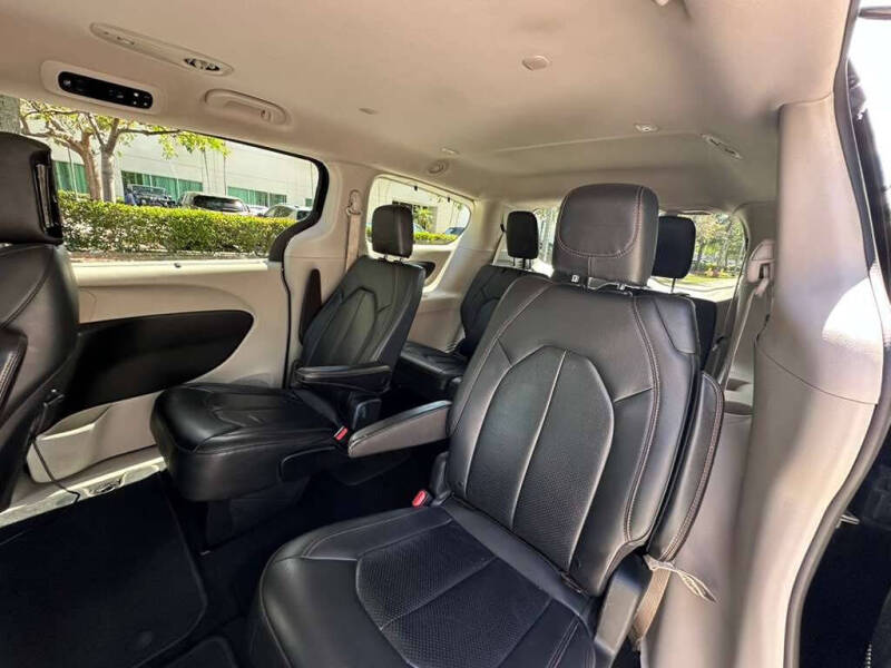 2020 Chrysler Pacifica Touring L