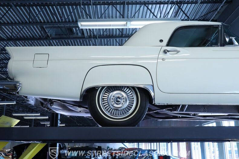1957 Ford Thunderbird