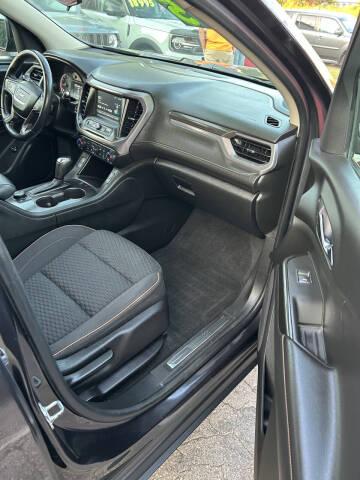 2017 GMC Acadia SLE-2