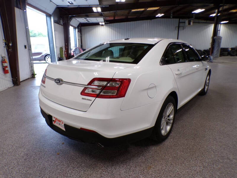 2018 Ford Taurus SE