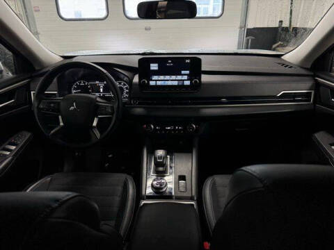 2024 Mitsubishi Outlander SE