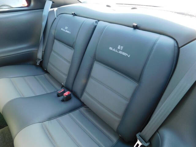 2004 Ford Mustang GT Deluxe