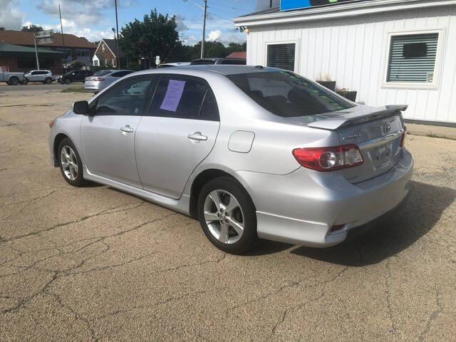 2011 Toyota Corolla S photo 3