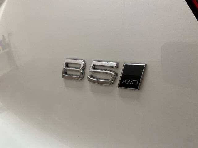 2025 Volvo XC40 B5 Plus Dark Theme