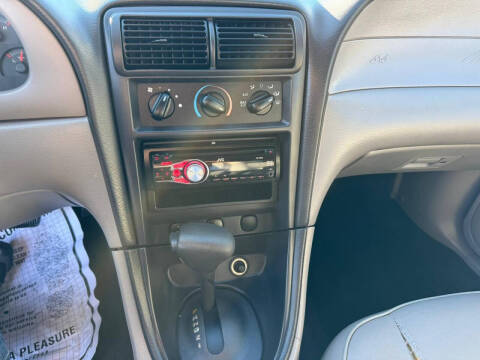 2004 Ford Mustang Deluxe