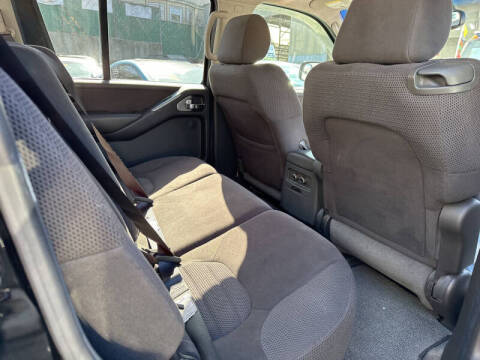 2005 Nissan Pathfinder SE