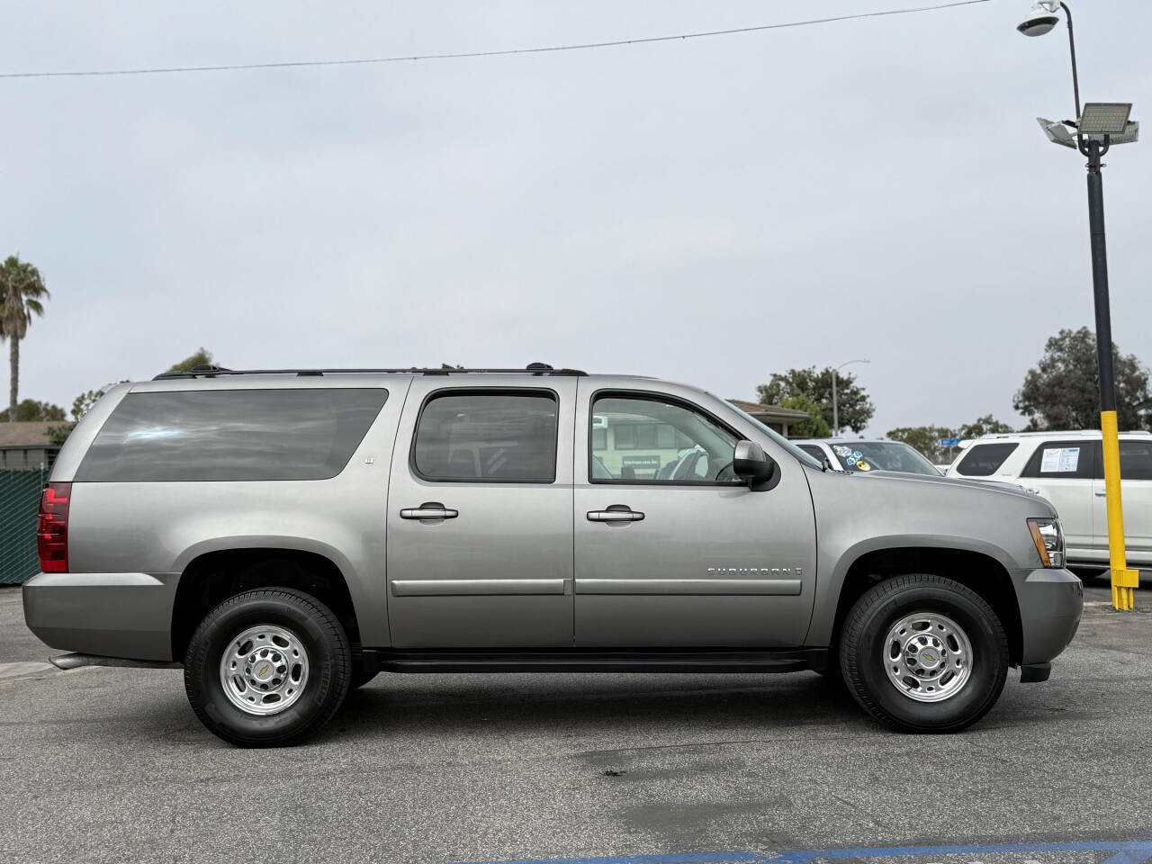 2007 Chevrolet Suburban for sale at Best Buy Motors in Signal Hill, CA