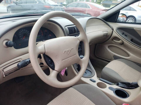 2004 Ford Mustang Deluxe